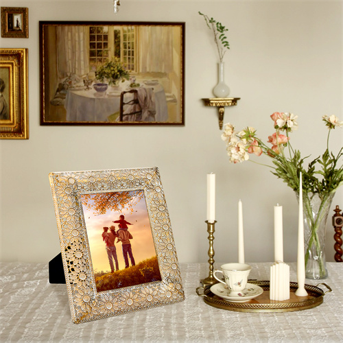 Gold Frames - Well-Made & Sturdy Metal Picture Frames